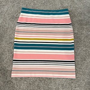Pull-on pencil skirt